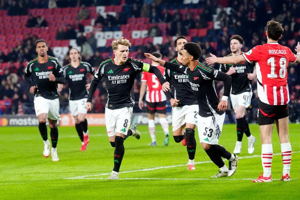 Arsenal thắng tưng bừng 7-1 trên sân PSV